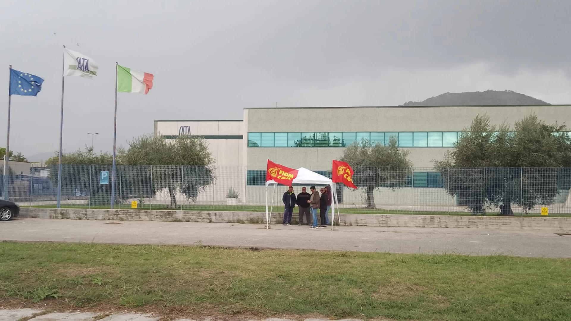 Pozzilli: lavoratori della SATA SUD in sciopero su ogni turno di lavoro. “Vogliamo un tavolo per il rilancio del sito e lo stop immediato alle trasferte obbligatorie”.
